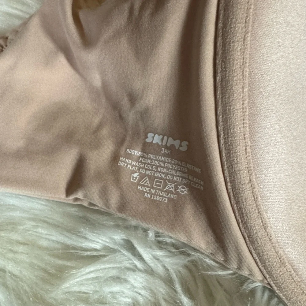 Skims Fits Everybody t-shirt Demi bra Mica color Size 34H New with tag - Picture 9 of 12